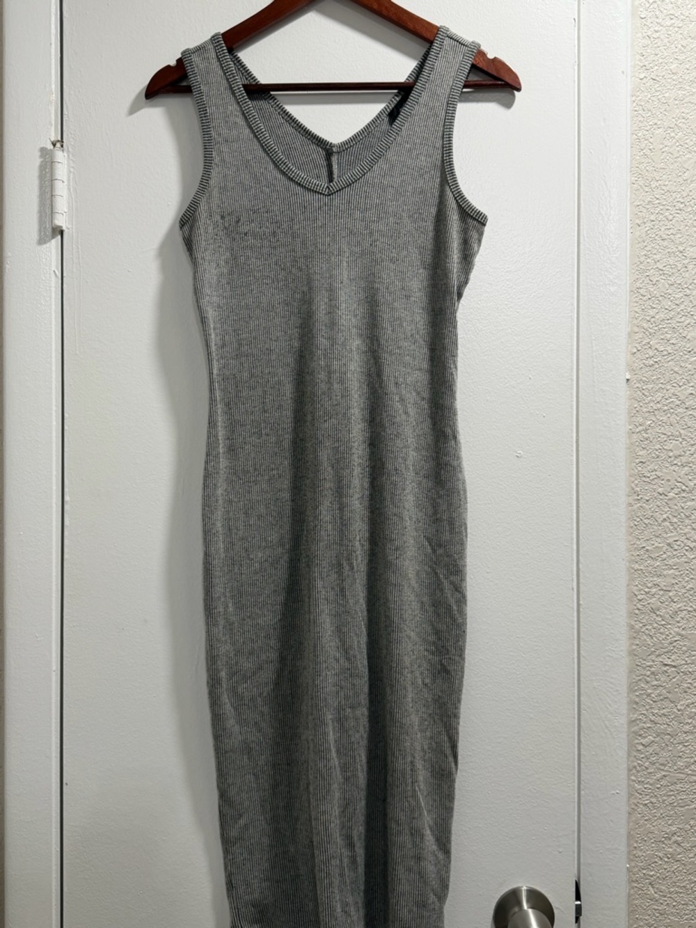 Missimo- Comfortable Gray Ribbed V-Neck Maxi Dress